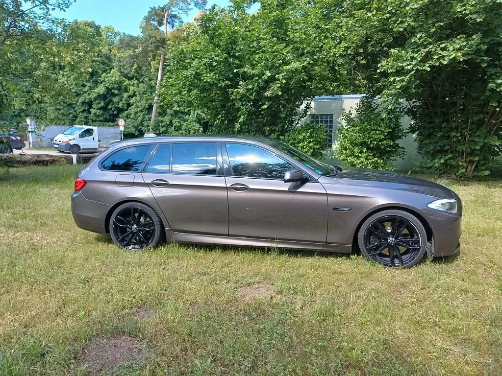 Gebraucht BMW M550 Performance 381 PS (280 kW) 2013 Braun Limousine