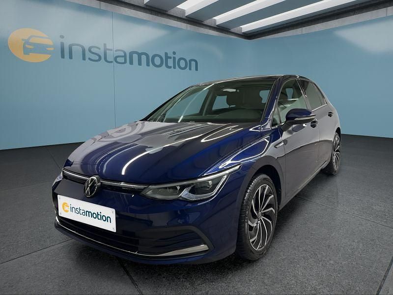 Blau Gebraucht 2023 VW Golf VIII Style Kleinwagen | 23.599 € (Guter Preis) - Bild 1/4