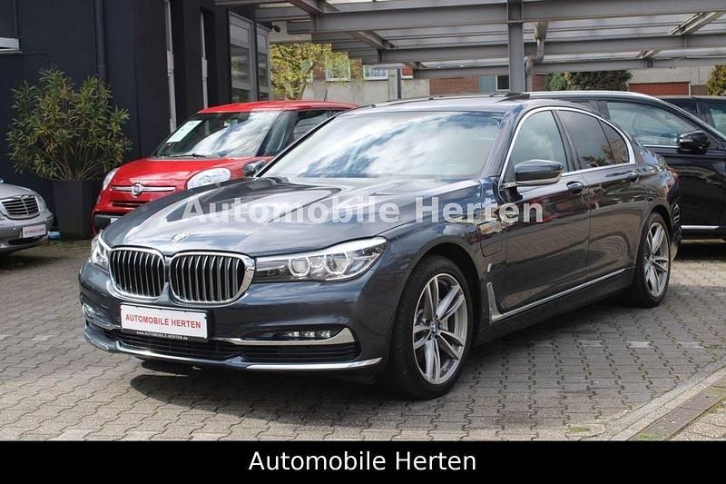 Gebraucht BMW 740 Sport Line 258 PS (189 kW) 2017 Grau Limousine