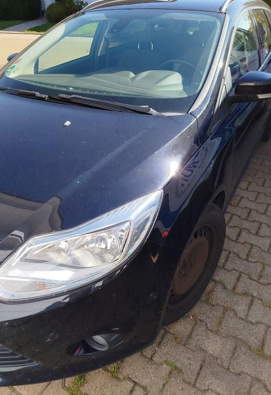 Schwarz Gebraucht 2014 Ford Focus Trend Kombi | 3.150 € (Guter Preis) - Bild 1/4