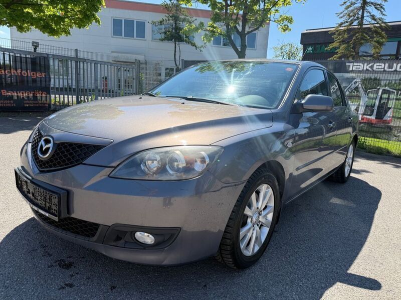 Grau Gebraucht 2007 Mazda 3 Active Limousine | 1.990 € (Etwas zu teuer) - Bild 1/4