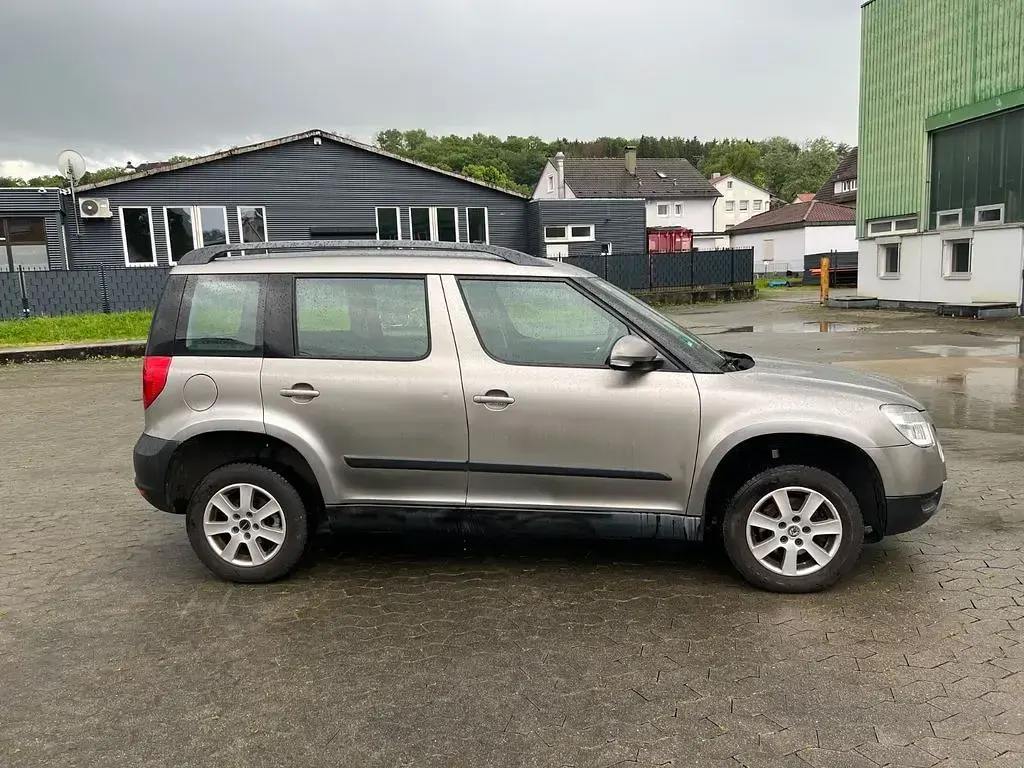 Gebraucht Skoda Yeti Ambition 105 PS (77 kW) 2010 Beige SUV