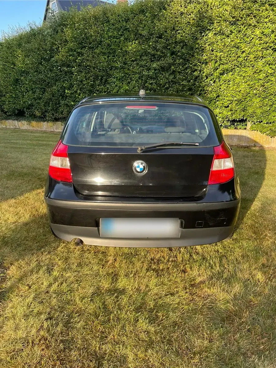 Gebraucht BMW 118 122 PS (89 kW) 2006 Schwarz Kleinwagen
