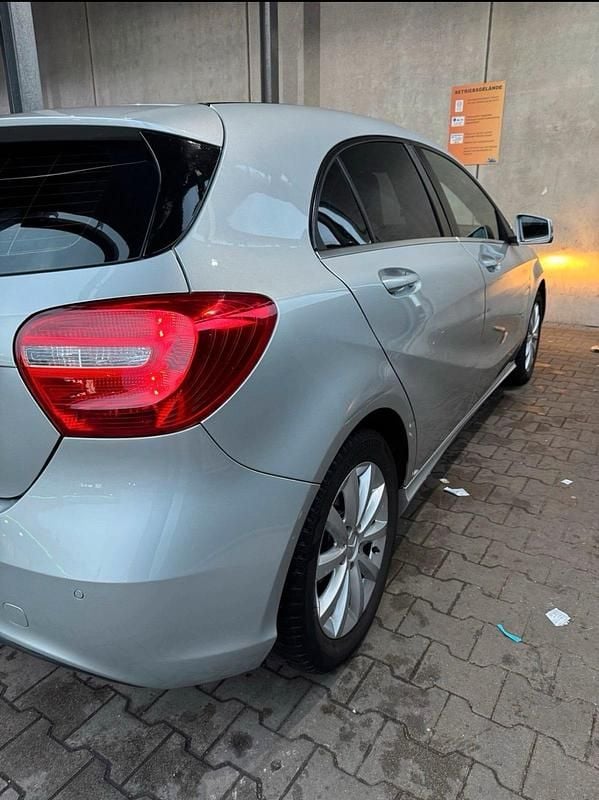 Gebraucht Mercedes A200 156 PS (114 kW) 2014 Silber Limousine