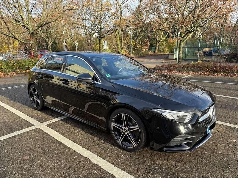 Schwarz Gebraucht 2018 Mercedes A250 AMG line Limousine | 24.950 € (Guter Preis) - Bild 1/4