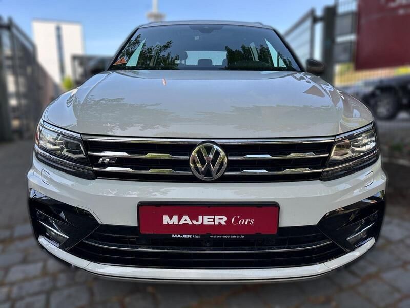 Weiß metallic Gebraucht 2020 VW Tiguan Allspace R-line SUV | 35.100 € - Bild 1/4
