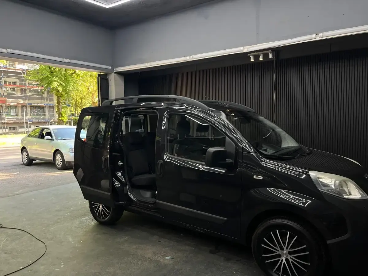 Gebraucht Peugeot Bipper 73 PS (53 kW) 2010 Schwarz Van / Kleinbus