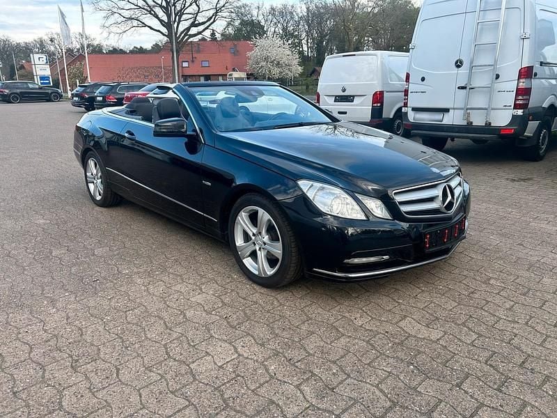 Gebraucht Mercedes E220 170 PS (125 kW) 2011 Schwarz Cabrio