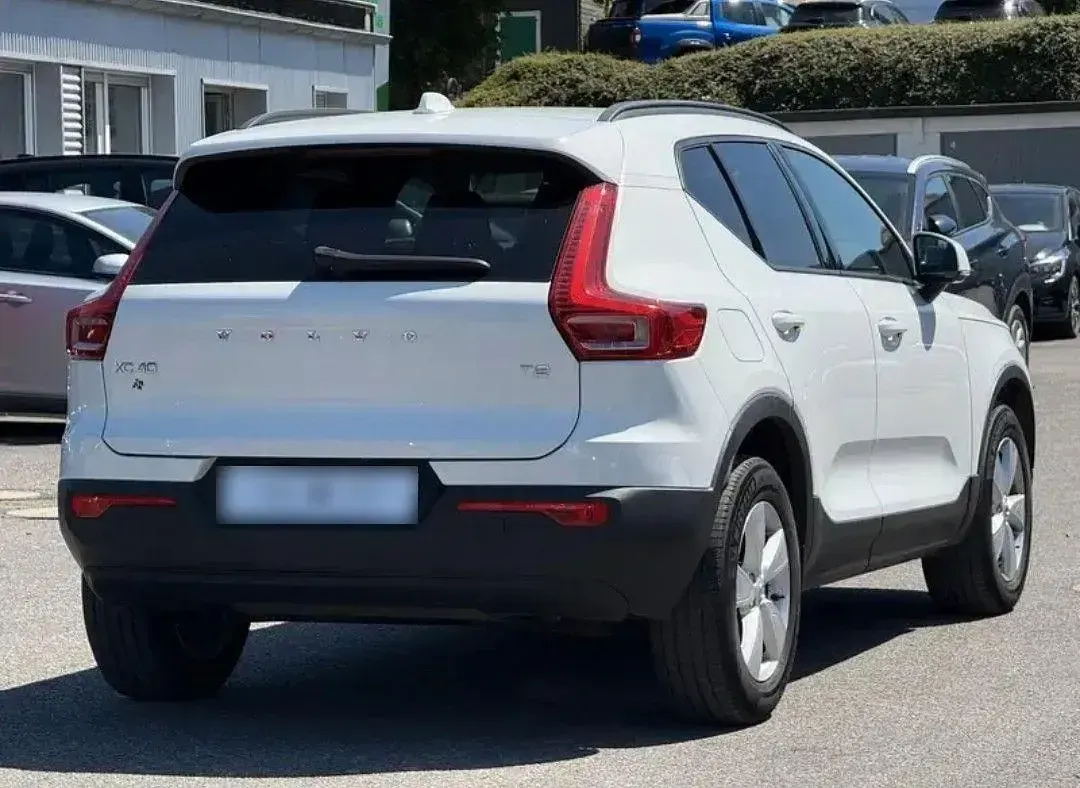 Gebraucht Volvo XC40 Momentum 129 PS (94 kW) 2020 Weiß SUV