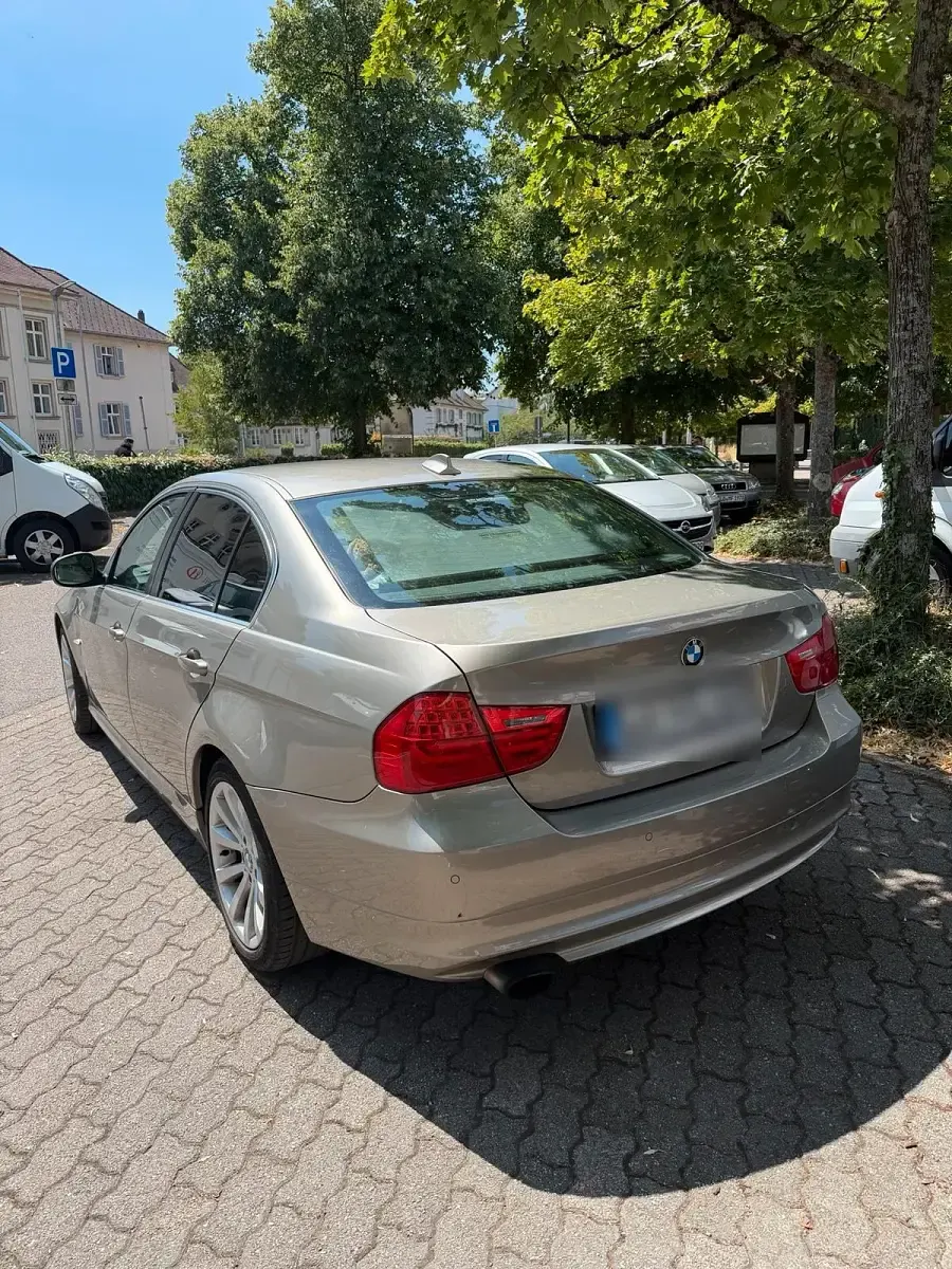 Gebraucht BMW 318 Lifestyle 143 PS (105 kW) 2011 Beige Limousine