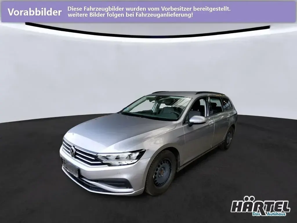 Gebraucht VW Passat Basis 150 PS (110 kW) 2022 Pyritsilber (silver), metallic Kombi