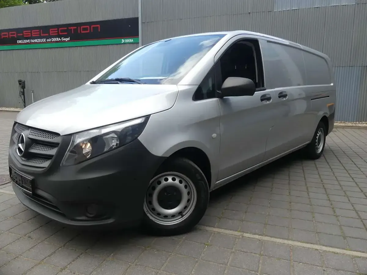 Gebraucht Mercedes Vito 163 PS (119 kW) 2023 Silber Van