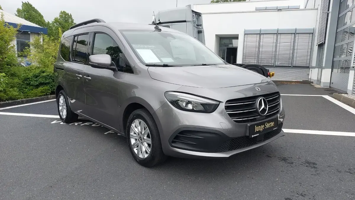 Gebraucht Mercedes T160 Progressive 95 PS (69 kW) 2024 Chromitgrau metallic Van / Kleinbus