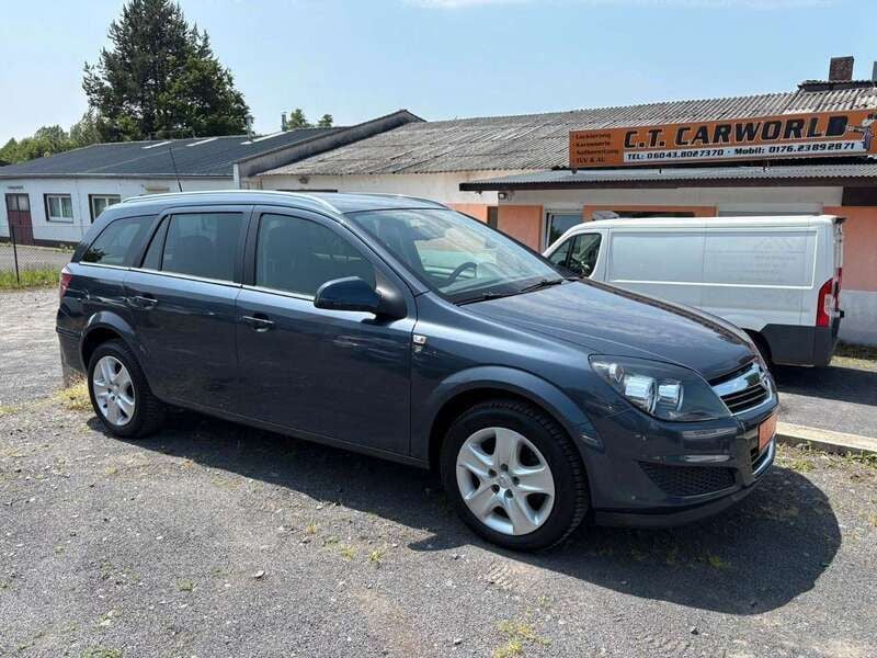 Other Gebraucht 2010 Opel Astra Selection Kombi | 4.899 € - Bild 1/4