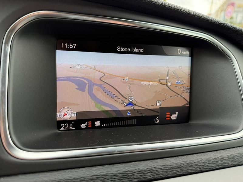 Gebraucht Volvo V40 120 PS (88 kW) 2019 Weiß Kleinwagen