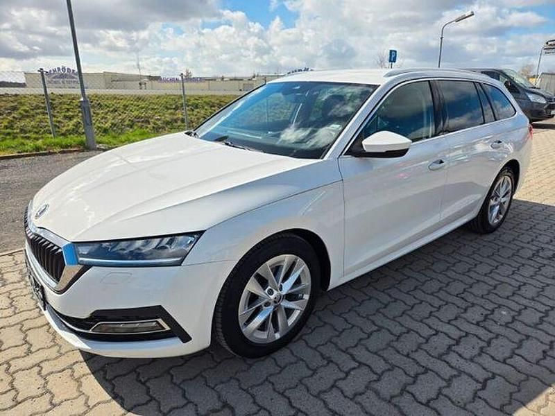 Gebraucht Skoda Octavia First Edition 150 PS (110 kW) 2021 Bila candy/candyweiss Kombi