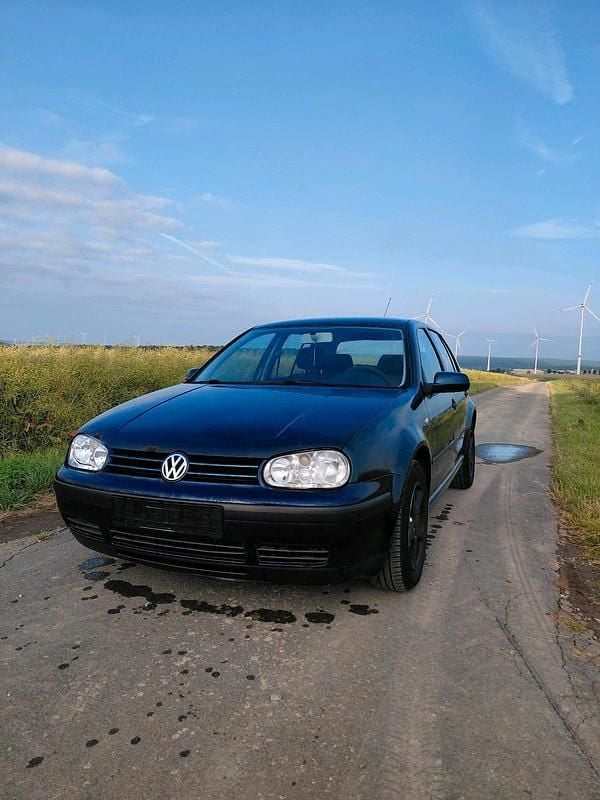Grün Gebraucht 2001 VW Golf IV Kleinwagen | 1.000 € (Superpreis) - Bild 1/4