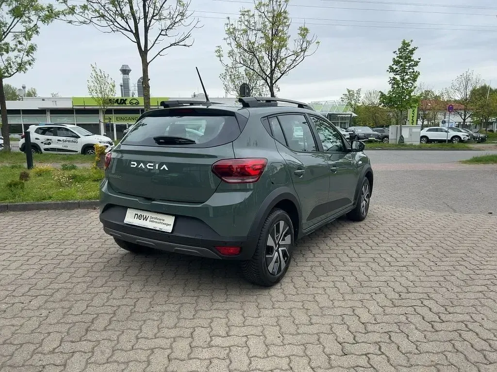 Gebraucht Dacia Sandero Expression 91 PS (66 kW) 2025 Safarigrüngrau Limousine