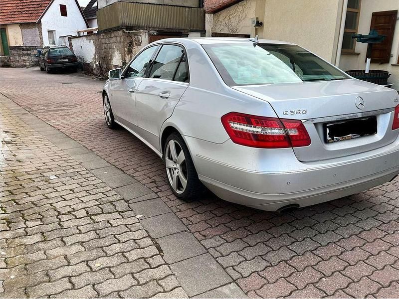 Gebraucht Mercedes E350 Elegance 231 PS (169 kW) 2009 Silber Limousine