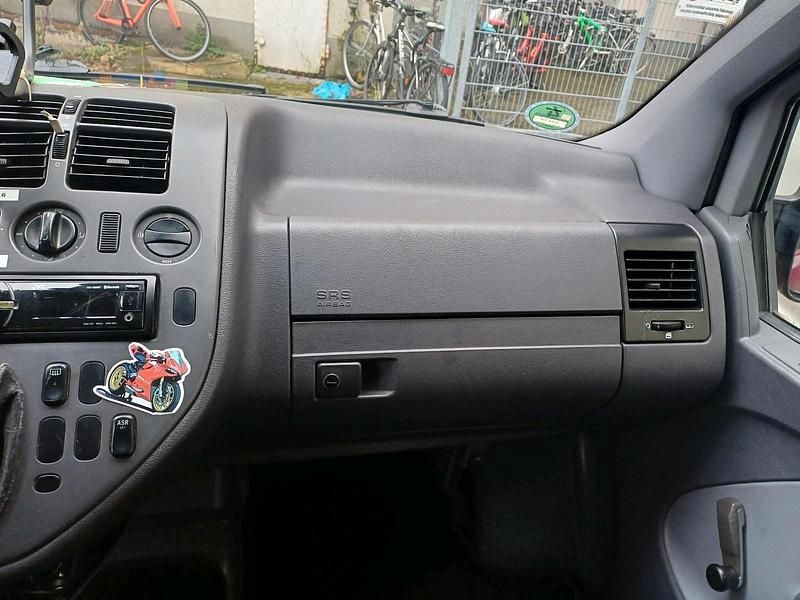 Rot Gebraucht 2001 Mercedes Vito Van | 4.250 € (Etwas zu teuer) - Bild 1/4