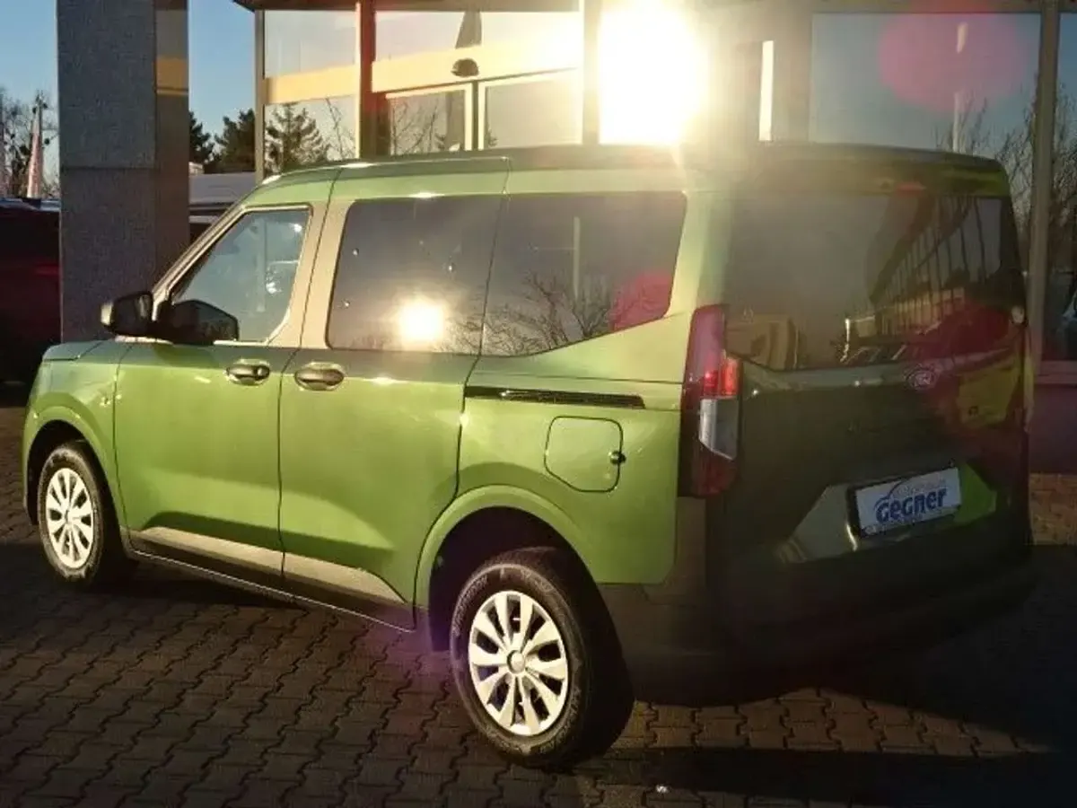 Neu Ford Tourneo Courier Trend 125 PS (91 kW) 2025 Andere Van / Kleinbus
