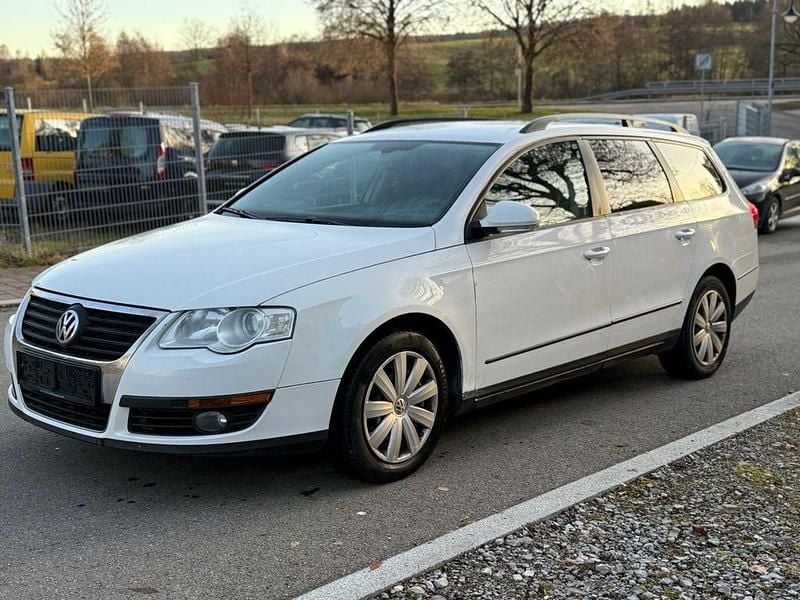 Weiß Gebraucht 2010 VW Passat Kombi | 1.390 € (Superpreis) - Bild 1/4