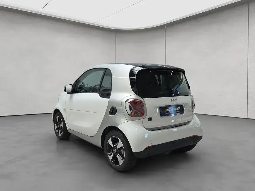 Gebraucht Smart ForTwo Coupé Passion 60 kW (82 PS) 2024 Bodypanels in white Coupé