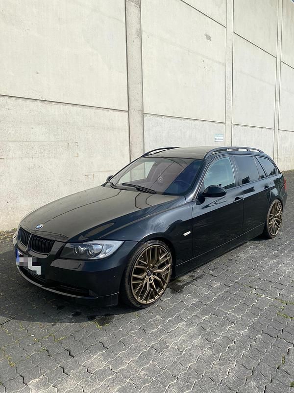 Schwarz Gebraucht 2006 BMW 320 Kombi | 1.599 € (Superpreis) - Bild 1/4