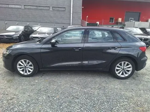 Gebraucht Audi A3 Sport 110 PS (80 kW) 2022 Grau Limousine