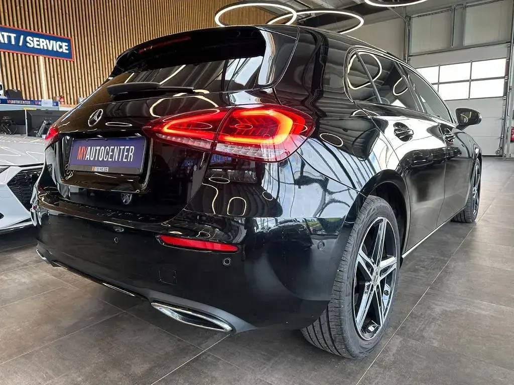 Gebraucht Mercedes A180 Night 116 PS (85 kW) 2022 Schwarz Limousine