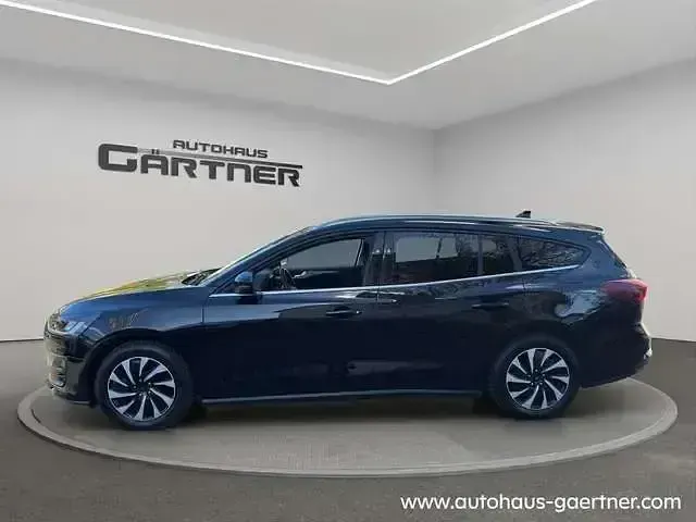 Gebraucht Ford Focus Titanium 125 PS (91 kW) 2024 Obsidianschwarz Kombi