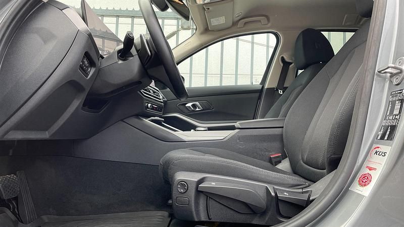 Gebraucht BMW 320 Efficient Dynamics 190 PS (139 kW) 2022 Skyscraper grau metallic Kombi