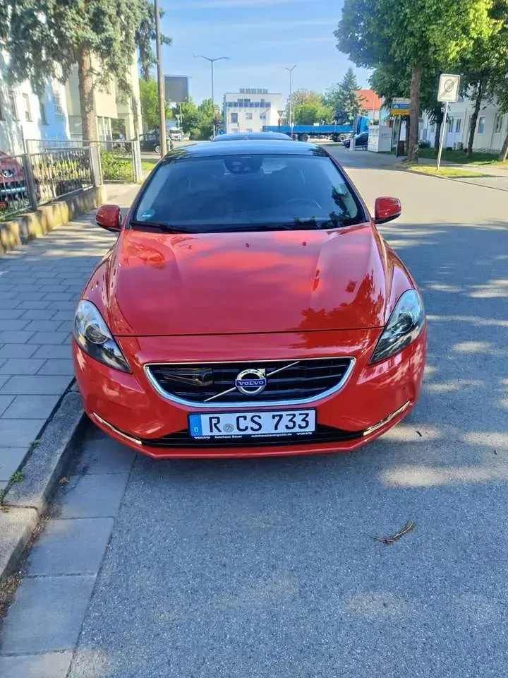 Gebraucht Volvo V40 Momentum 150 PS (110 kW) 2012 Kleinwagen