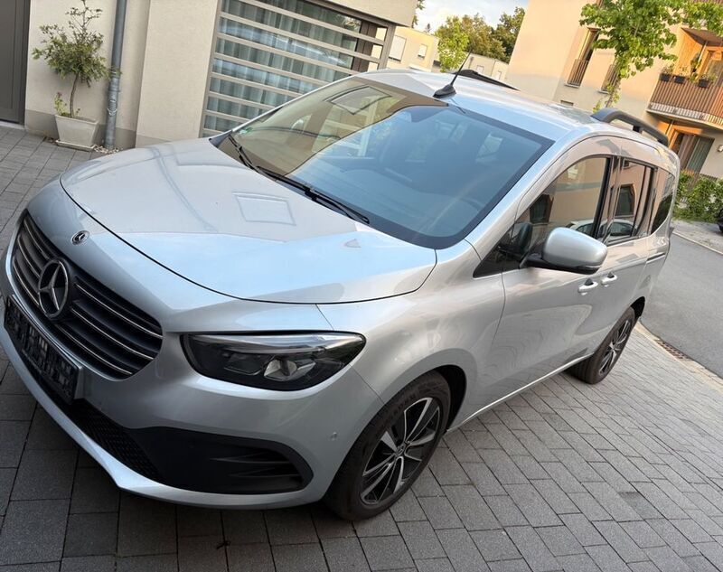 Silber Gebraucht 2023 Mercedes T180 Edition Van / Kleinbus | 25.999 € (Fairer Preis) - Bild 1/4