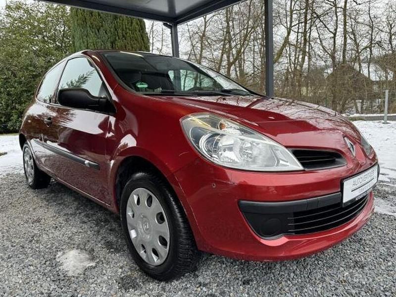 Gebraucht Renault Clio II 75 PS (55 kW) 2007 Rot Kleinwagen