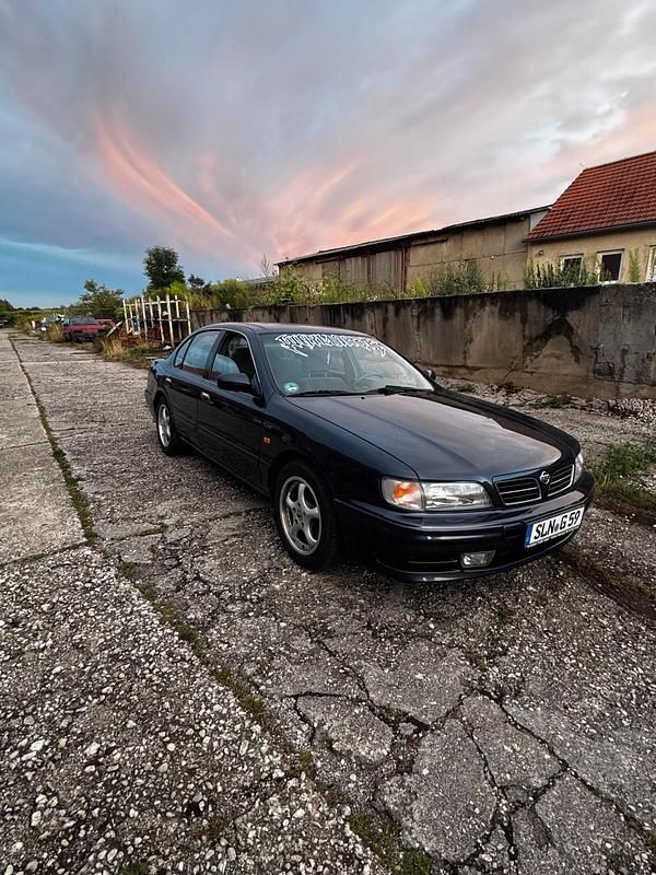 Blau Gebraucht 2000 Nissan Maxima Limousine | 5.000 € - Bild 1/4