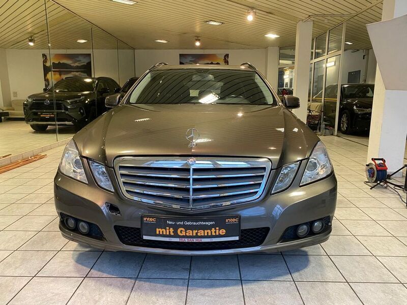 Gebraucht Mercedes E220 170 PS (125 kW) 2010 Grau Limousine