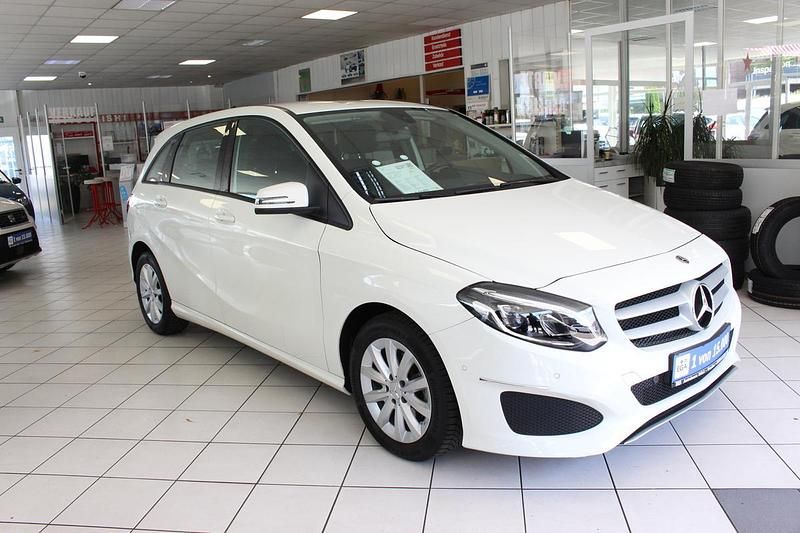 Gebraucht Mercedes B200 156 PS (114 kW) 2018 Weiß Kleinwagen