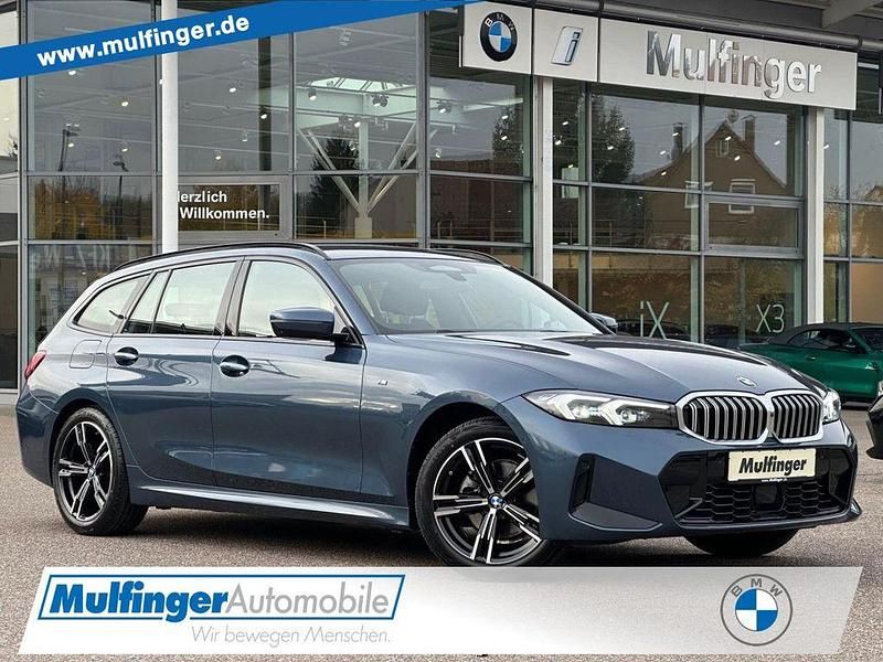 Arctic race blue (metallic) Gebraucht 2024 BMW 320 Sport Line Kombi | 41.490 € (Teuer) - Bild 1/4