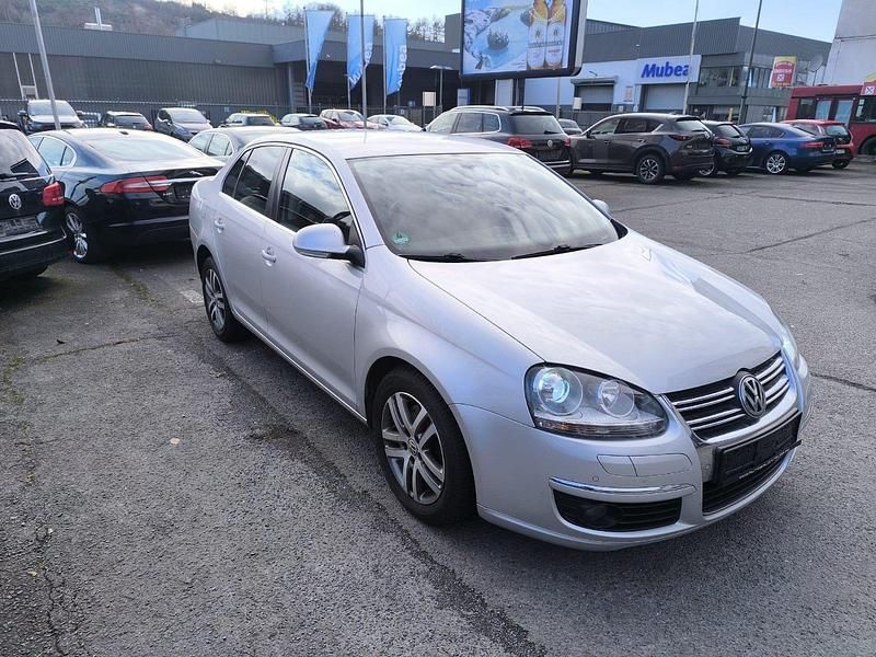Gebraucht VW Jetta Highline 140 PS (102 kW) 2010 Silber Limousine