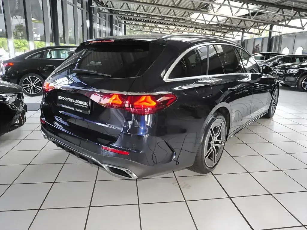 Gebraucht Mercedes E220 AMG 197 PS (144 kW) 2025 Blau Kombi