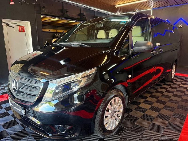 Schwarz Gebraucht 2019 Mercedes Vito Van / Kleinbus | 17.900 € - Bild 1/4