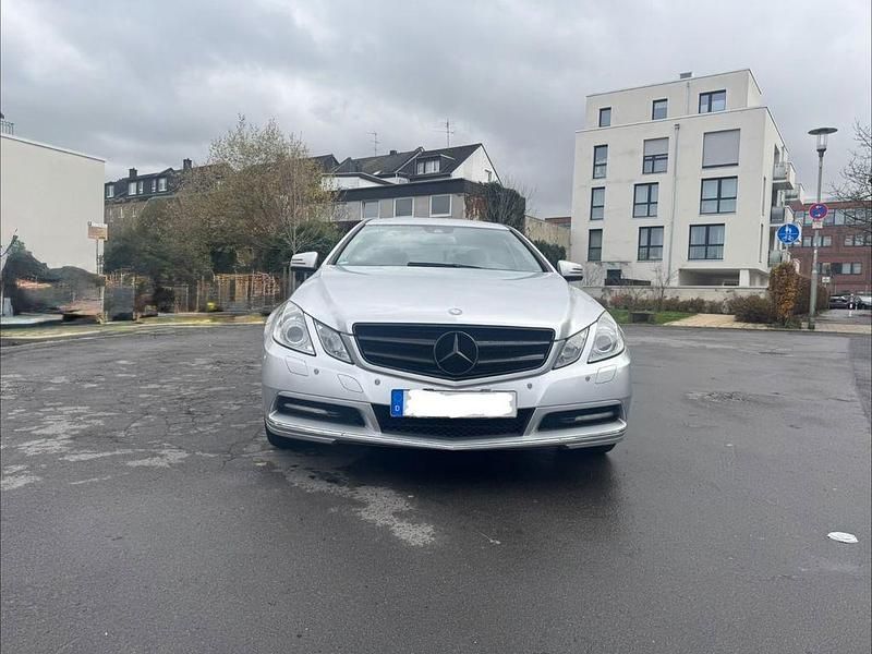 Gebraucht Mercedes E300 Elegance 252 PS (185 kW) 2012 Silber Coupé