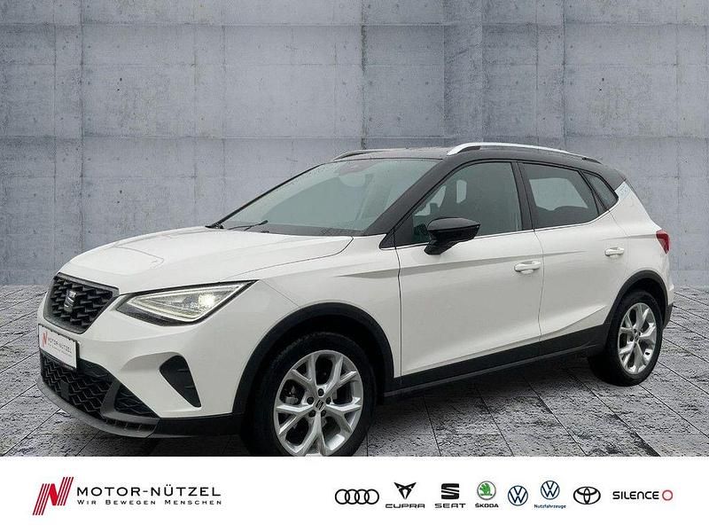 "candy" weiss Gebraucht 2023 Seat Arona FR-Line SUV | 19.430 € (Fairer Preis) - Bild 1/4