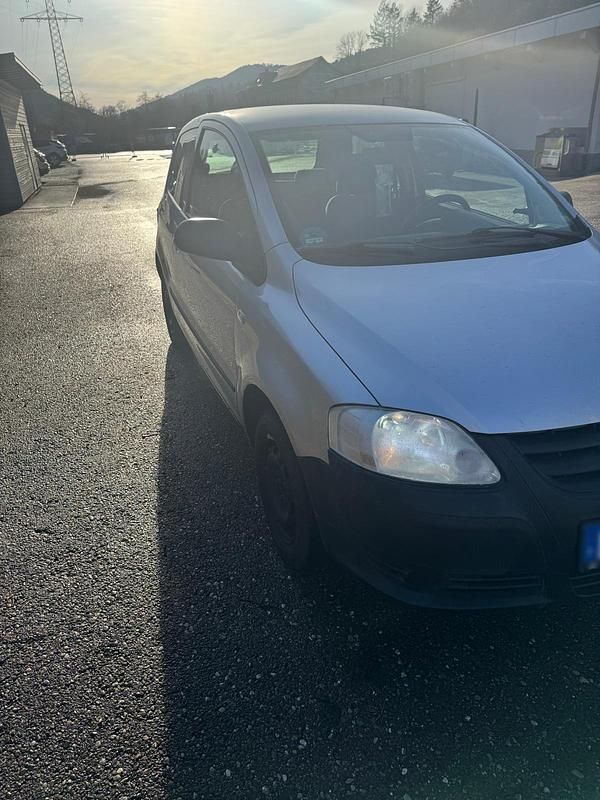 Second-hand VW Fox Basis 54 CP (39 kW) 2007 Argintiu Hatchback