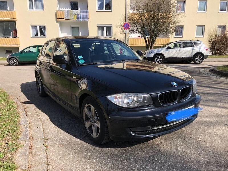 Gebraucht BMW 116 122 PS (89 kW) 2011 Schwarz Kleinwagen
