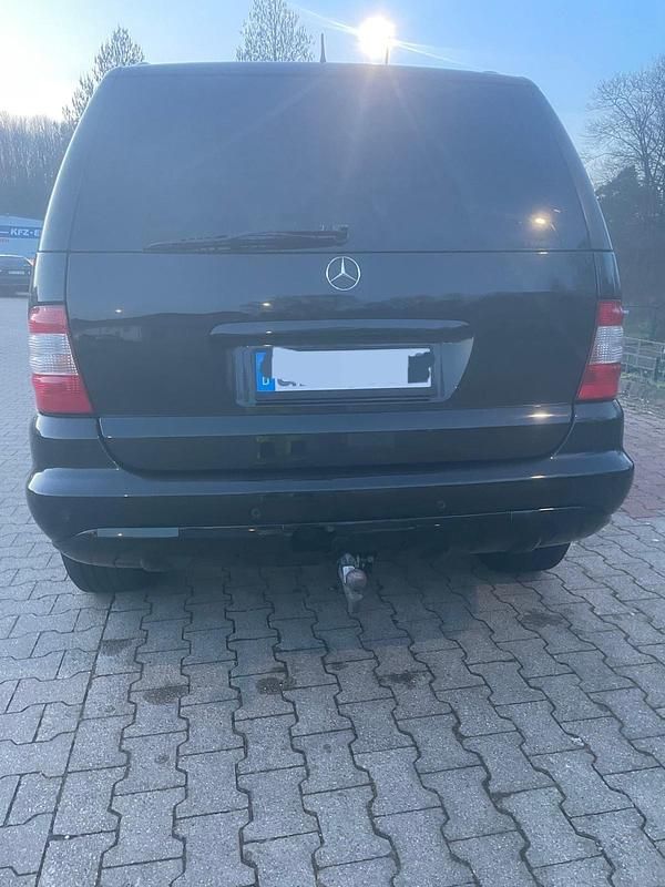 Gebraucht Mercedes ML270 163 PS (119 kW) 2003 SUV