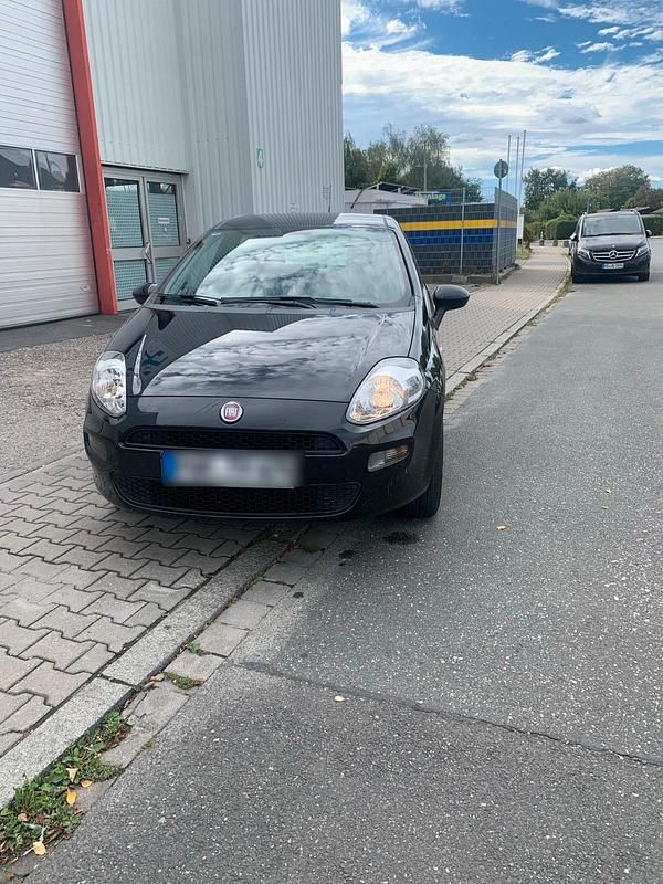 Schwarz Gebraucht 2014 Fiat Punto Kleinwagen | 2.950 € (Guter Preis) - Bild 1/4