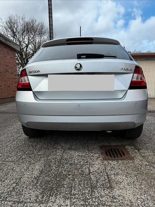 Gebraucht Skoda Fabia Joy 60 PS (44 kW) 2016 Silber Kleinwagen