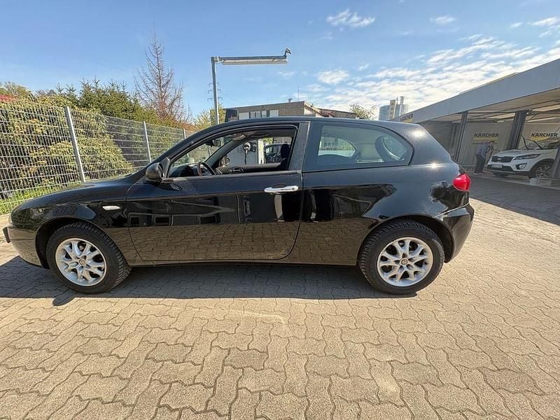Gebraucht Alfa Romeo 147 Impression 120 PS (88 kW) 2005 Schwarz Kleinwagen